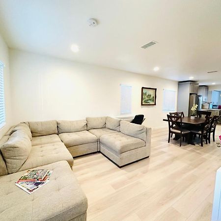 New Spacious House In Anaheim Near Disneyland-Knott In Without Backyard In The Same Lot Of 3 Separate Properties エクステリア 写真