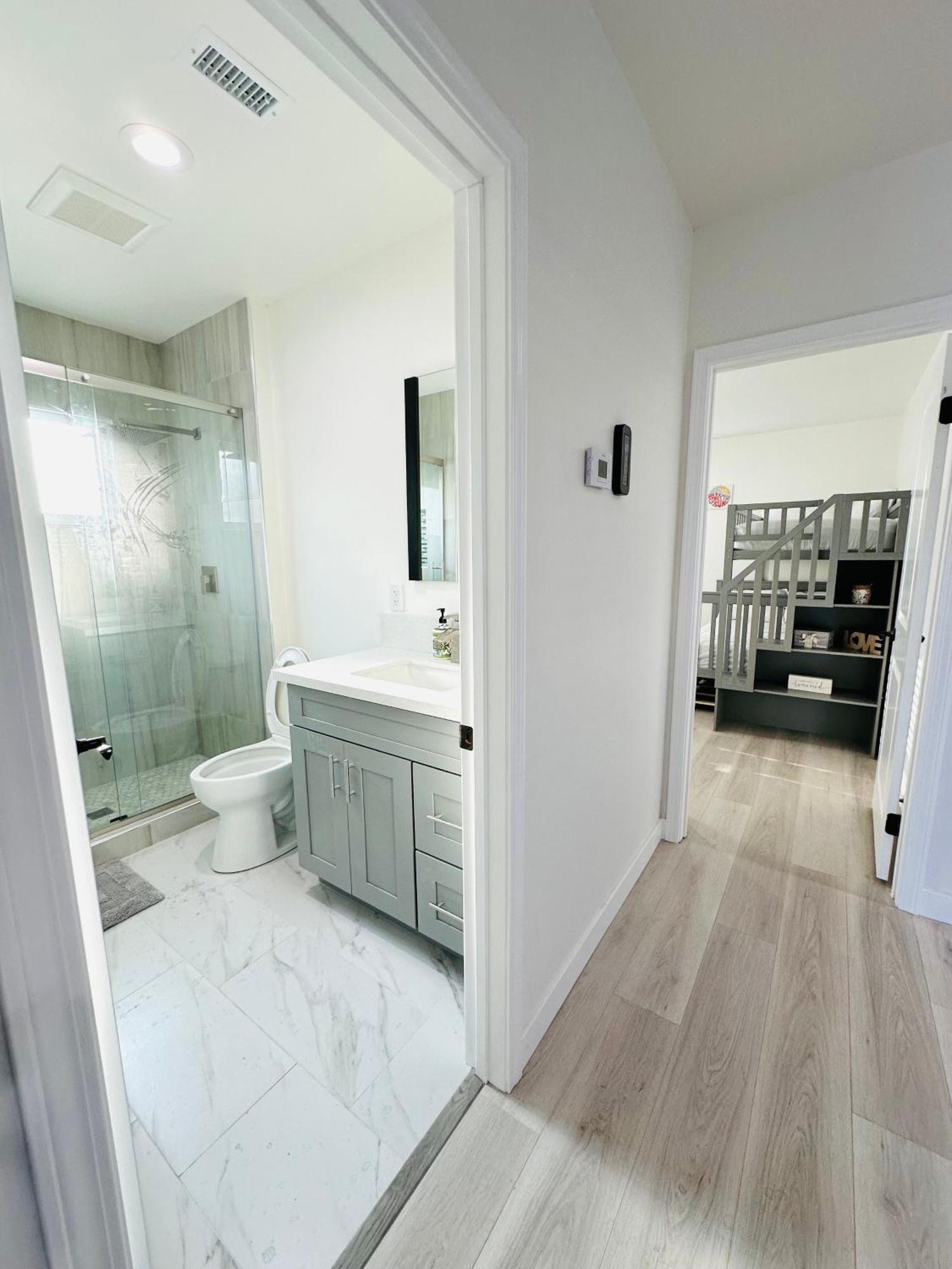 New Spacious House In Anaheim Near Disneyland-Knott In Without Backyard In The Same Lot Of 3 Separate Properties エクステリア 写真