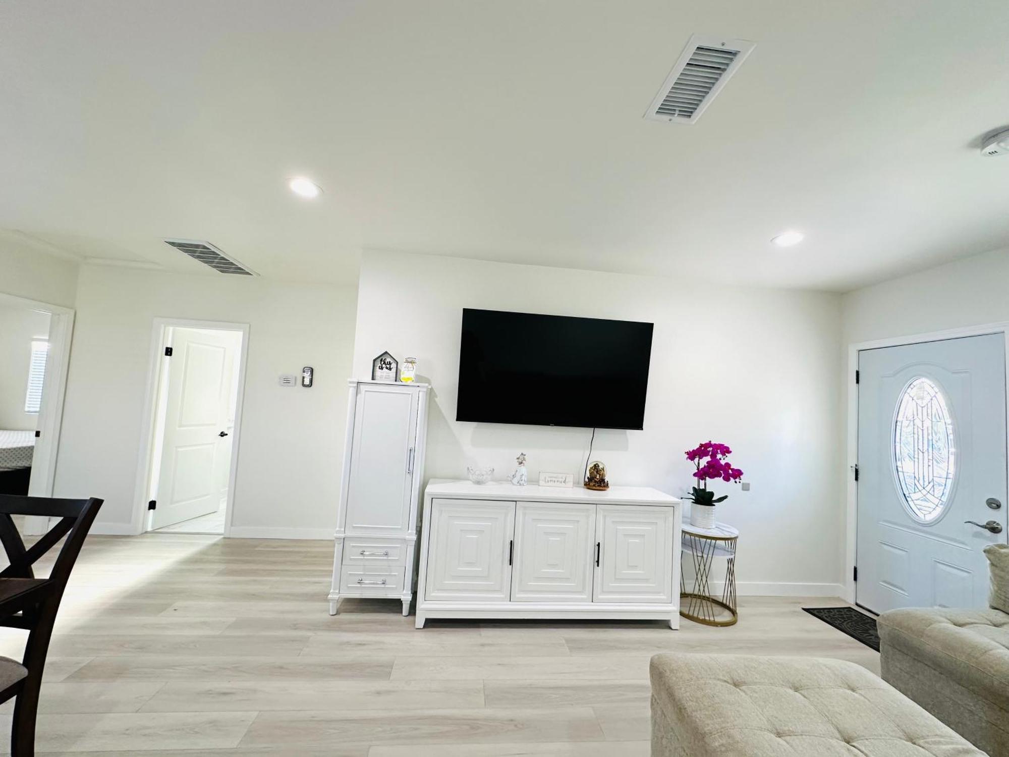 New Spacious House In Anaheim Near Disneyland-Knott In Without Backyard In The Same Lot Of 3 Separate Properties エクステリア 写真