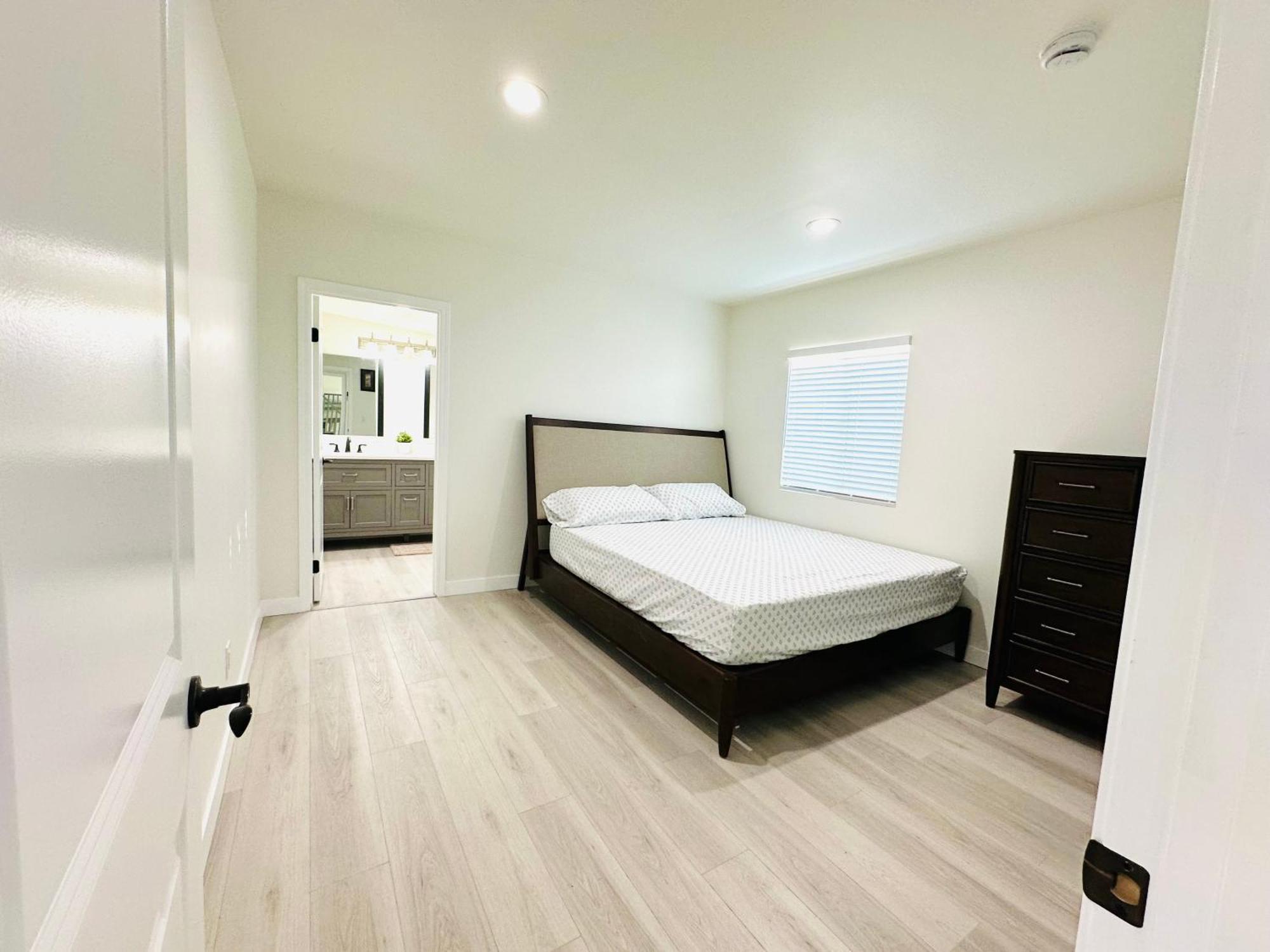 New Spacious House In Anaheim Near Disneyland-Knott In Without Backyard In The Same Lot Of 3 Separate Properties エクステリア 写真