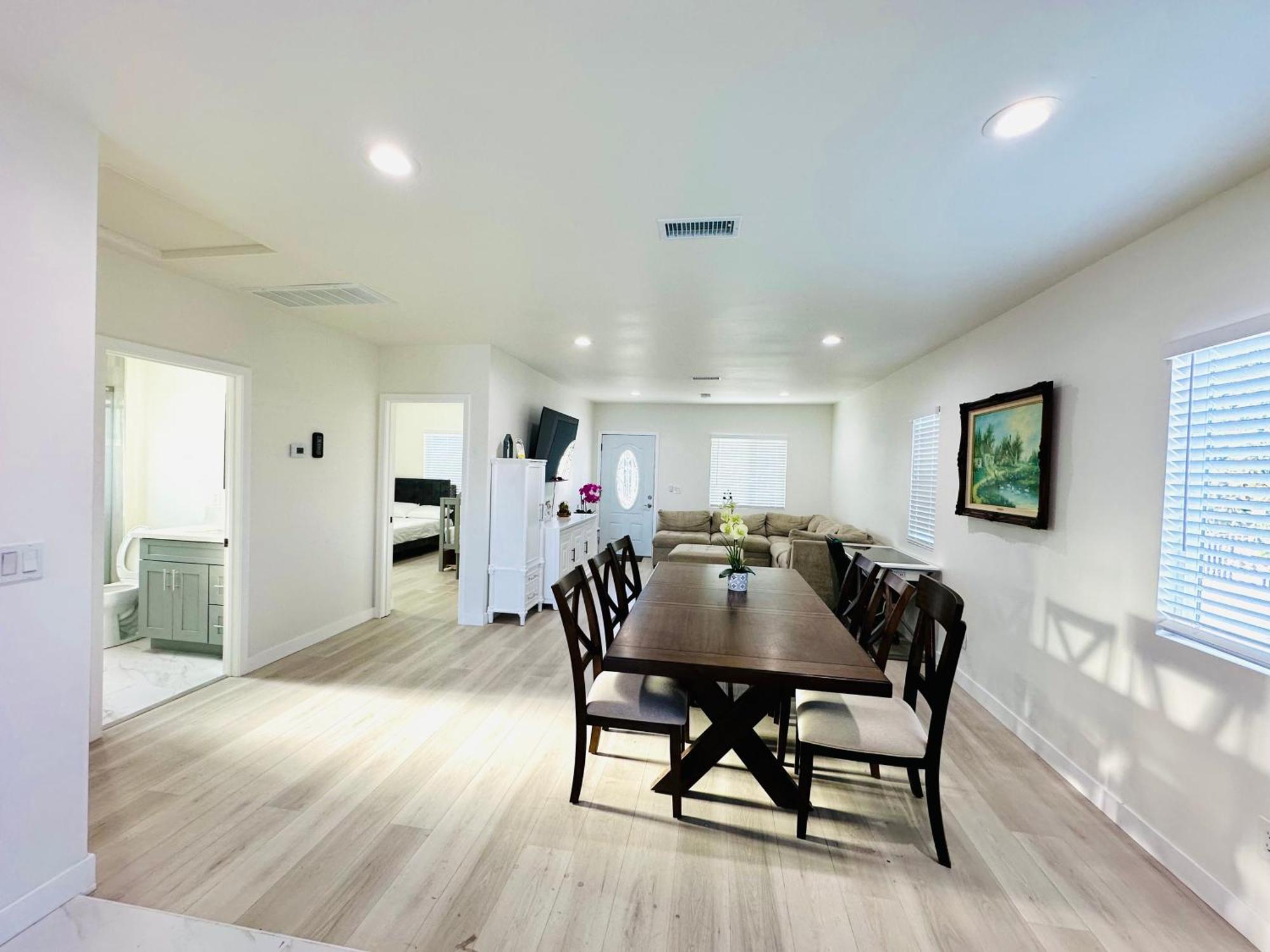 New Spacious House In Anaheim Near Disneyland-Knott In Without Backyard In The Same Lot Of 3 Separate Properties エクステリア 写真