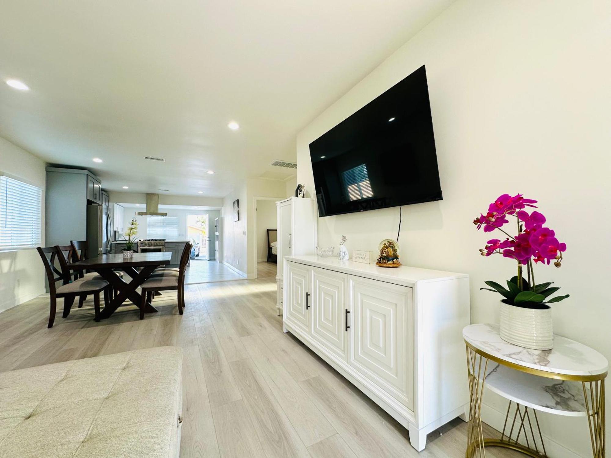New Spacious House In Anaheim Near Disneyland-Knott In Without Backyard In The Same Lot Of 3 Separate Properties エクステリア 写真