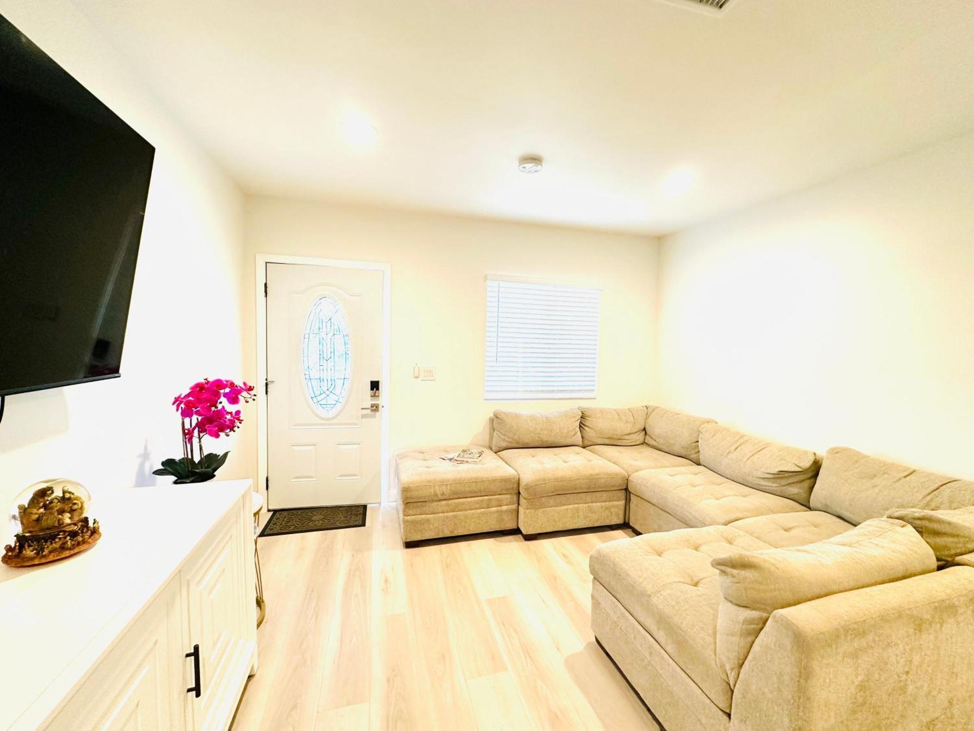 New Spacious House In Anaheim Near Disneyland-Knott In Without Backyard In The Same Lot Of 3 Separate Properties エクステリア 写真